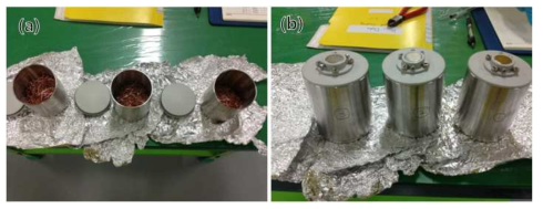 Cu-chips in the feeding cup; cap (a) opened and (b) closed.