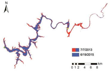 Landsat 영상으로부터 추출한 2013년 7월 7일 및 2015년 6월 19일의 소양호 면적 비교
