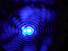 Pinhole을 통해서 나온 분산된 laser beam의 사진 이미지