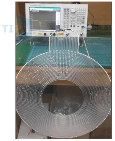 제작된 시료1 코일 및 측정 사진