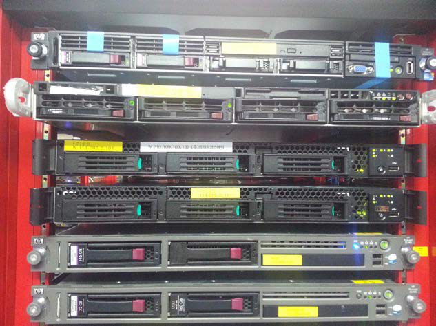 IDC center에 설치된 서버의 모습