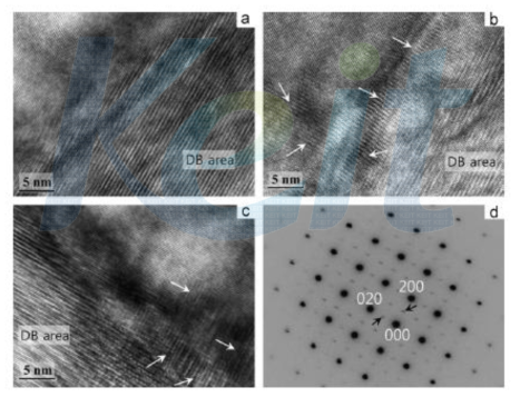 도메인 경계 근처의 TEM 사진과 단결정의 SADP
