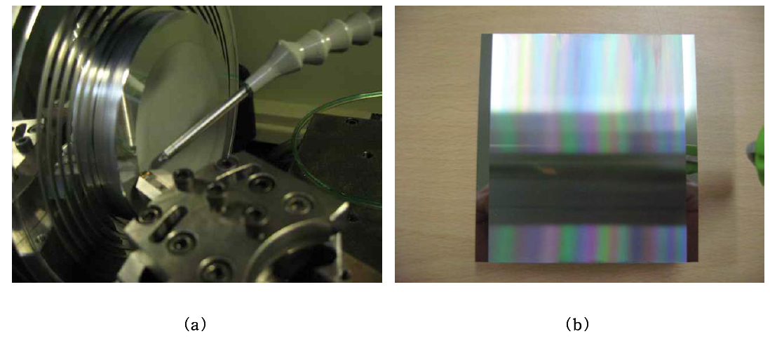 (a) 알루미늄 원반의 경면 시험가공 (b) 평판 프리즘 패턴 시험가공