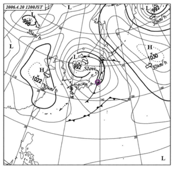 Surface weather map at 1200 JST on April 20, 2006. A circle denotes the location of Fujisawa City.