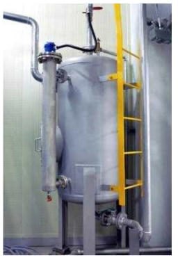 Scavenge air cooler 응축수 저장탱크 설치 사진