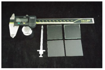 디스크 직경 측정을 통한 흐름성 시험의 시험기구(유리판, 시린지, 100g 추, 디지털 버니어 캘리퍼스)
