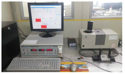 전기광학적 물성 측정을 위한 UV-visible spectrophotometer