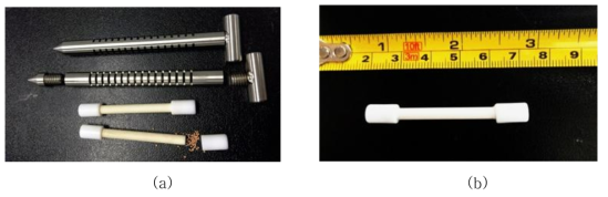 (a)ceramic dosimeter와 스테인리어스 스틸로 제작되어진 soil-gas sampler probe. (b)ceramic dosimeter와 PTFE로 제작된 캡(캡 포함 길이: 5cm).