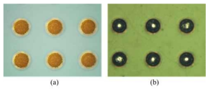 TSV 칩의 아랫면에 형성된 솔더 범프. (a) 범프 형성 전 UBM (b) 범프 형성 후