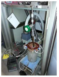 Sievert type apparatus for gas phase hydrogen charging
