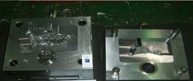 프리미엄급 STD61 금형 소재가 적용된 엔진 마운팅 브라켓 금형