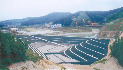 Sanitary Landfill completed in 2004 in Yanggwa-dong, Gwangju Source: Yonhap News Agecy (CCC4)
