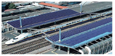 일본의 JR East 다카사키 신간선 역사 승강장 지붕 태양광 적용