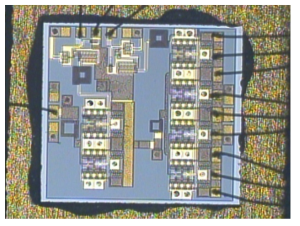 제작된 고이득 전력증폭기 칩 사진
