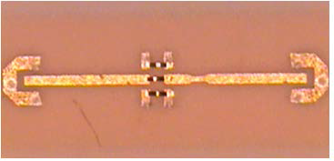 변환기를 포함한 마이크로스트립 전송선로 와이어본딩 사진