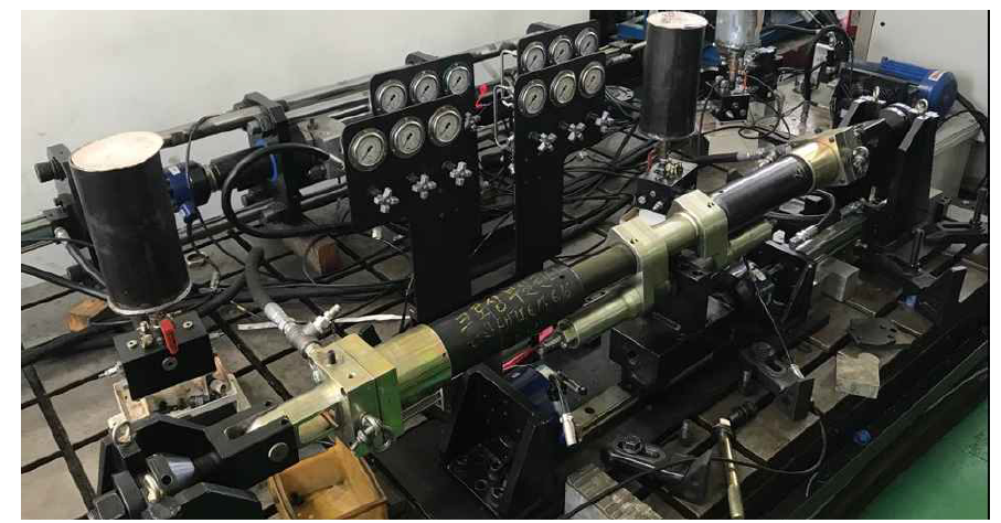 첨단부 및 크로싱부 쇄정실린더 작동내구시험하는 모습