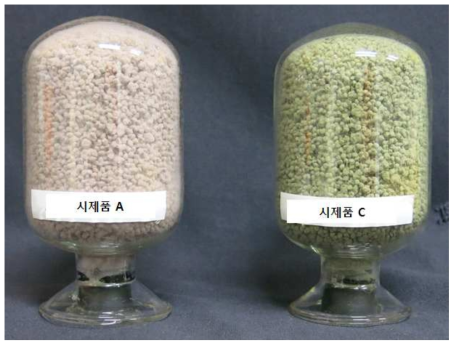 Polyvinyl bag조건에서 대량 생산된 풀무치 병원성 진균 granule 시제품 모습