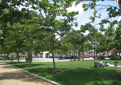 문화와 휴식공간이 되고 있는 Leimert Park Plaza