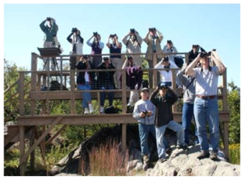 미국 뉴욕주 Mt. Peter의 맹금류 관찰 프로그램 참가자 (http://celeryfarm.net/2008/09/mount-peter-haw.html)