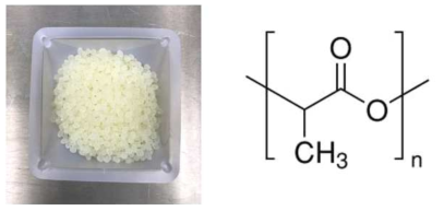 구매한 PLA granule 사진(왼쪽)과 PLA 분자식(오른쪽)