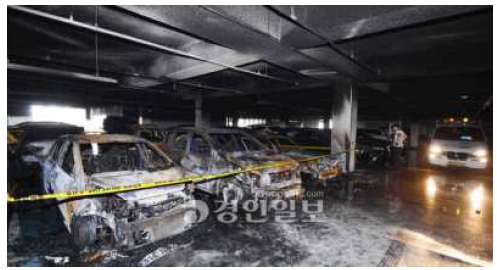용인 보정동 아파트 지하주차장 화재의 차량 전소 장면