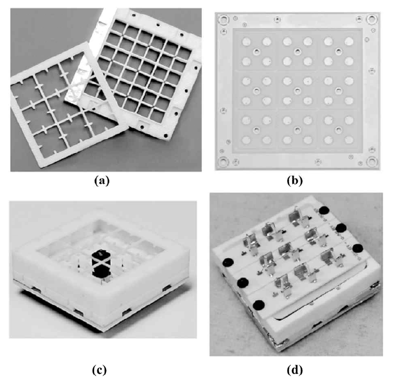 기존 연구에서의 검출기 케이스 (a) plastic honeycomb와 alignment grid (b) fan-out substrate (c) 상단 음극 보드를 제외하여 조립된 검출기 (d) 전체가 조립된 검출기