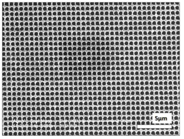 은나노결정-리간드 메타아톰 기반 나노홀 어레이 메타물질 제작 결과