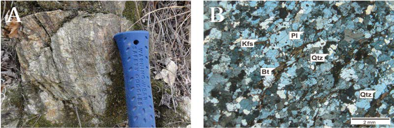 신원생대의 노두 및 박편 사진. A. 지기산 서편에 편마구조가 발달하는 신원생대 변성화강암(화강편마암)의 노두사진. B 신원생대 화강편마암의 박편사진. Bt: 흑운모; Kfs: K-장석; P1: 사장석; Qtz: 석영