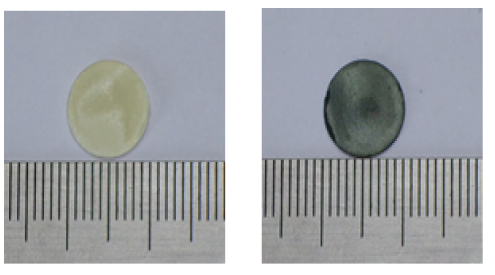 황과 PAN 분말을 50 Mpa로 압축 후 450℃에서 소결 전(좌)과 소결 후(우)의 고밀도 전극 모습 (두께: 450 um)