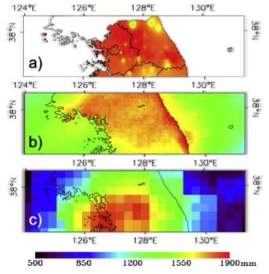 a) 역거리가중법을 이용하여 지점 기반 기상관측 강우자료를 매핑한 이미지, b) 천리안 위성 기반 강우 자료, c) TRMM(Tropical Rainfall Measuring Mission)을 이용한 강우 자료