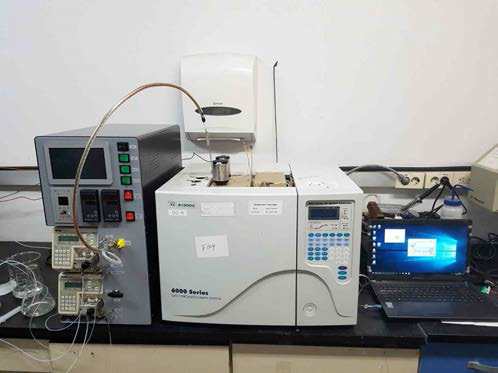 기체크로마토그래피와 연결된 액체연료 분석장치 사진