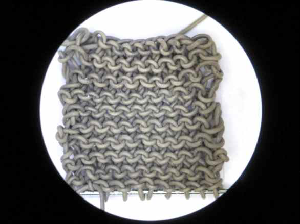 식방사된 전도성 섬유를 이용하여 만든 weft knitted fabric의 Optical image. (전도성 입자의 함량 = 39.5 vol%, Curing temperature = 135℃) [ACS NANO, 9, 10876]