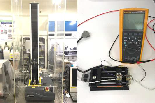 전도성 복합 섬유 특성 평가 장비. 만능 시험기 (좌), 디지털 멀티미터와 스테이지 (우)