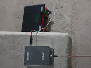 3축 가속도계와 배터리/안테나 연결