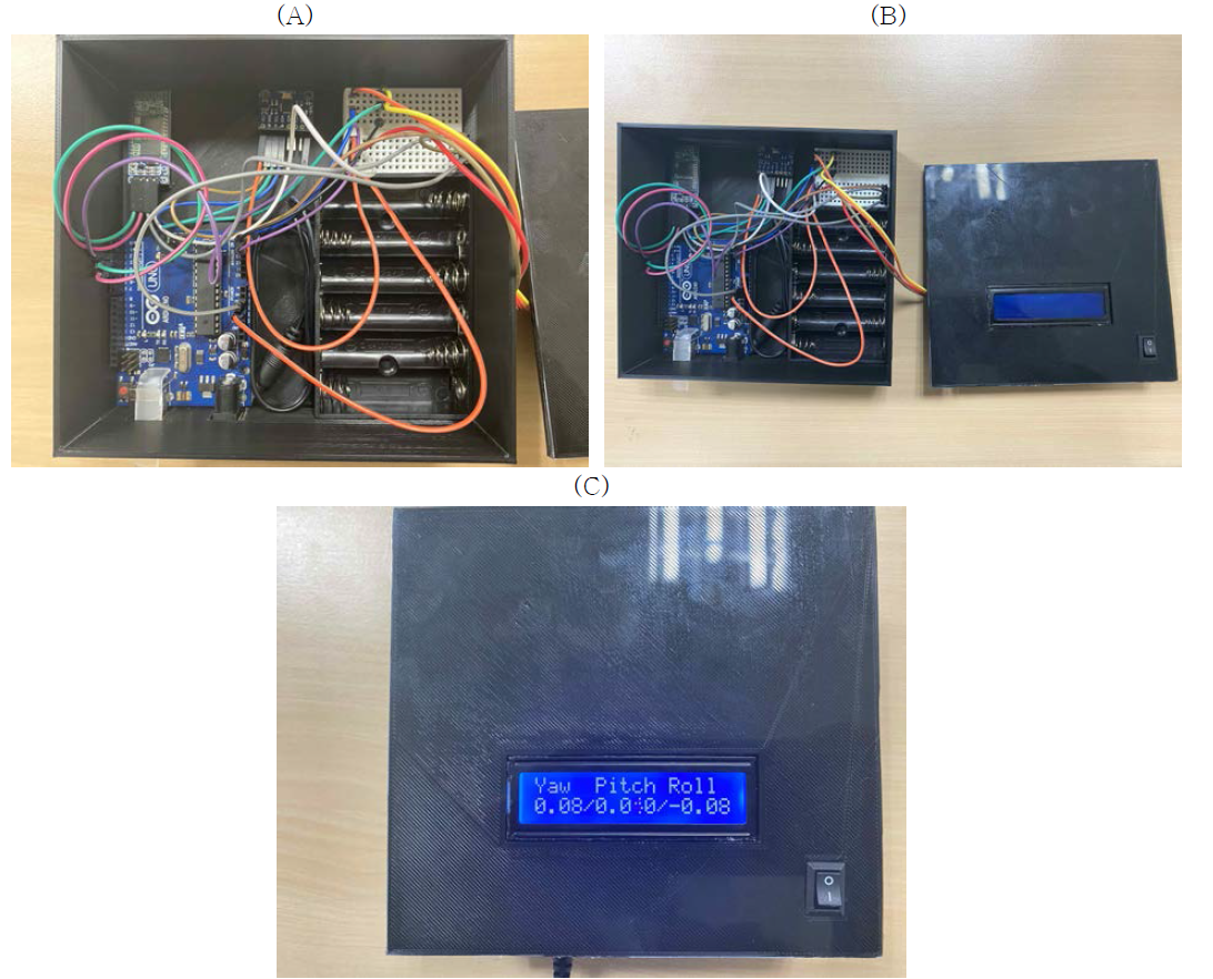 6DoF couch QA device prototype 내부(A)와 덮개 및 디스플레이 연결(B), 작동모습(C)