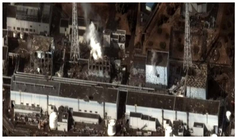후쿠시마 다이치 원전 4, 3, 2, 1호기 폭발 후 모습(좌측부터) (출처: 위키피디아)