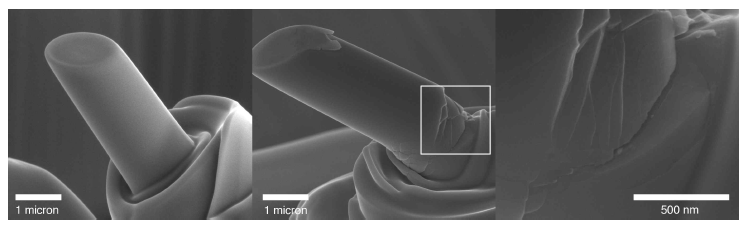 굽힘 모드에서 마이크론 피로 실험을 실시하여 인장력에 의해 균열을 야기한 결과를 보여주는 SEM 사진들