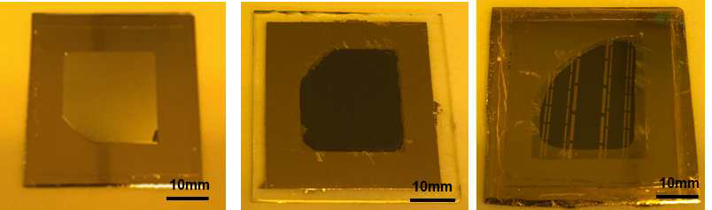 (좌) 유연기판 (폴리이미드 필름)과 태양전지 웨이퍼 간 본딩의 실제 사진 (중) GaAs 기판이 제거된 유연기판 상 2J thin film 실제 사진 (우) 전극 형성까지 완료된 유연기판 (폴리이미드 필름) 상 태양전지의 실제 사진
