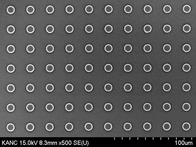 표면구조 SEM 사진 (직경 10 μm, 간격 15 μm, 높이 10 μm)
