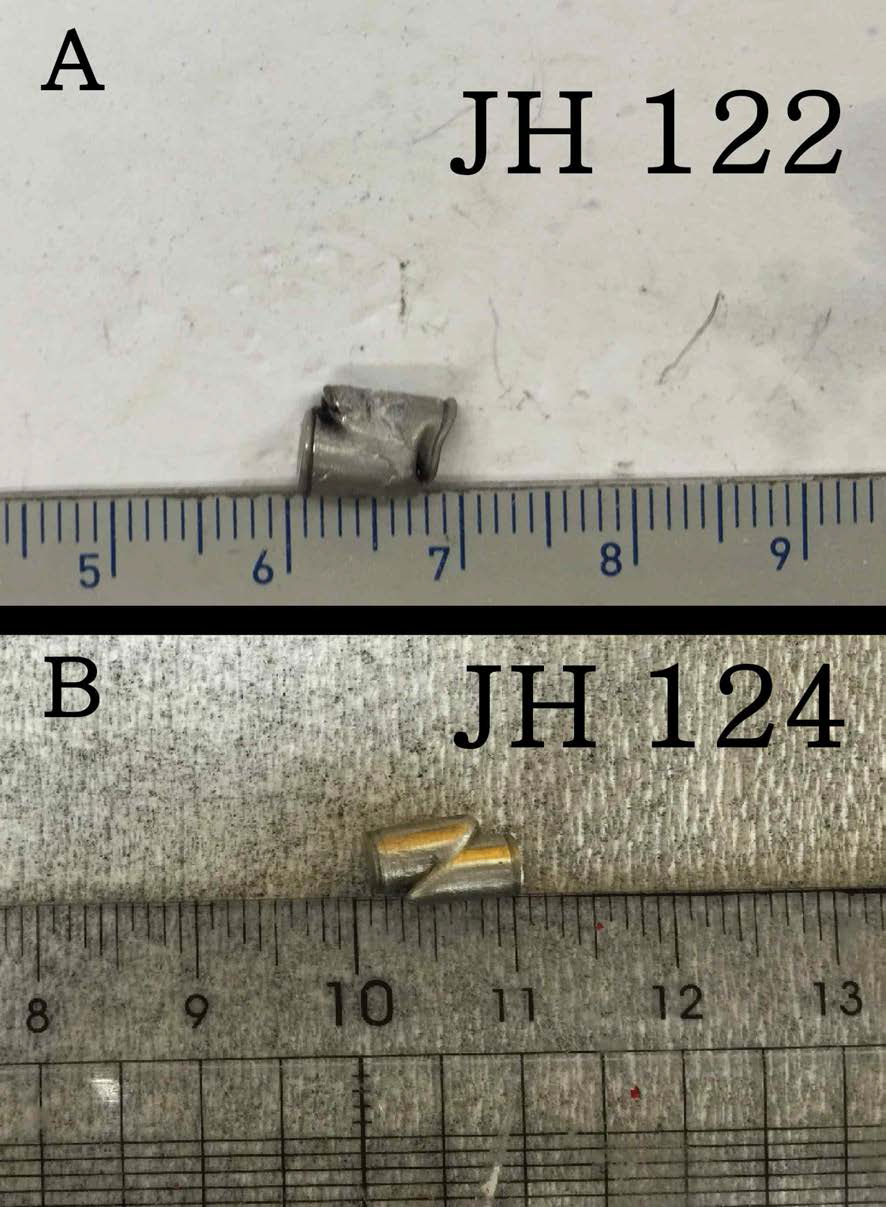 P = 0.5 GPa, T = 700℃에서 실험을 진행한 이후에 변형된 Pt capsule (A: JH 122, B: JH 124). (A) JH 122 : 변형을 크게 한 후의 Pt capsule. 잘라냈을 때 내부에 분석이 가능한 샘플이 거의 남아있지 않았다. 변형된 길이는 약 2.5 mm 정도이다. (B) JH 124 : 적당히 변형된 Pt capsule. 변형된 길이는 약 1.5 mm 정도임이 밝혀졌다