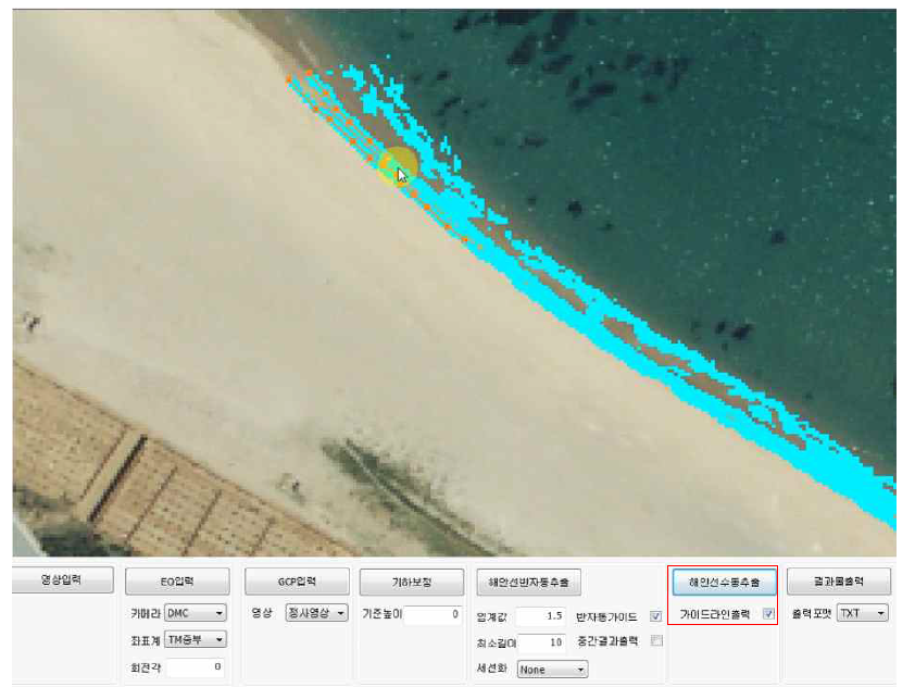 영상질감 정보를 이용한 해안선 가이드라인(하늘색) 자동 산출 및 가이드라인을 참조한 수동 해안선 후보지 추출 과정