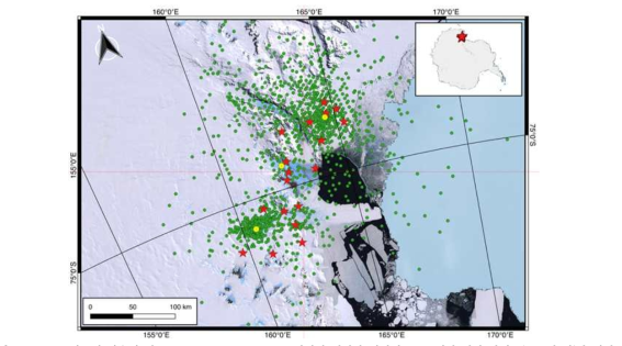 2016년도에 관측된 자료중 manual picking으로 진원의 위치가 결정된 2,699개의 지진 발생도(초록색 원)와 지진 관측망 위치(붉은 별)