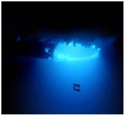 호주 쇄빙선 Aurora의 2012년 SIPEX-II 연구항차에서 남극 해빙 밑에 투입된 SeaBED