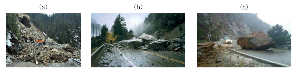 비탈면 붕괴 사례: (a) 풍화현상에 의한 붕괴; (b) 동결-융해 현상으로 인한 붕괴; (c) 동결-융해 현상으로 인한 붕괴