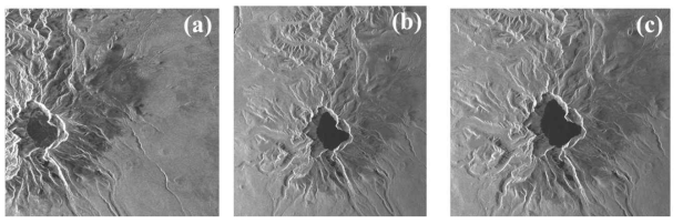 밴드별 레이더 위성 영상 (a)ALOS/PALSAR-2(2015/02/12); L-band SAR 영상, (b)COSMO-SkyMed(2011/07/18); X-band SAR 영상, (c)Radarsat-2(2012/10/06); C-band SAR 영상