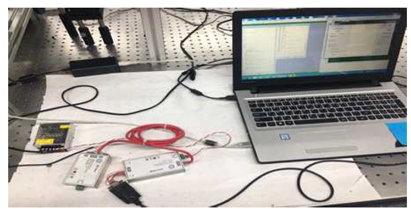 VWM의 신호를 생성하기 위한 전자 장비들과 magnetic manipulator 제어 VWM 신호 기록을 동시에 담당하는 컴퓨터를 연결한 모습