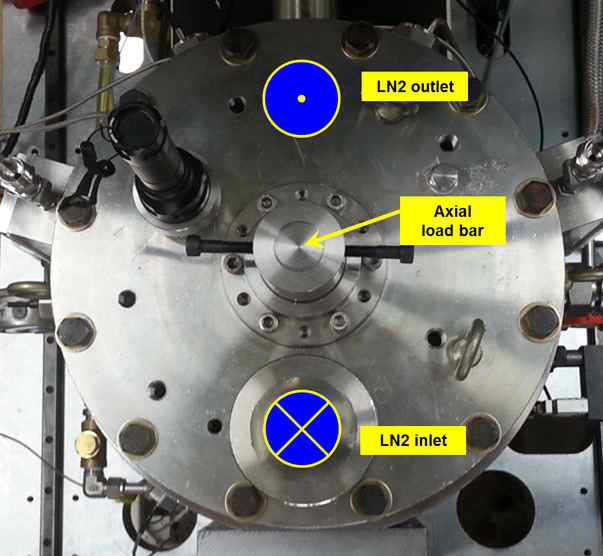 챔버 외부 액체질소의 입출구 사진