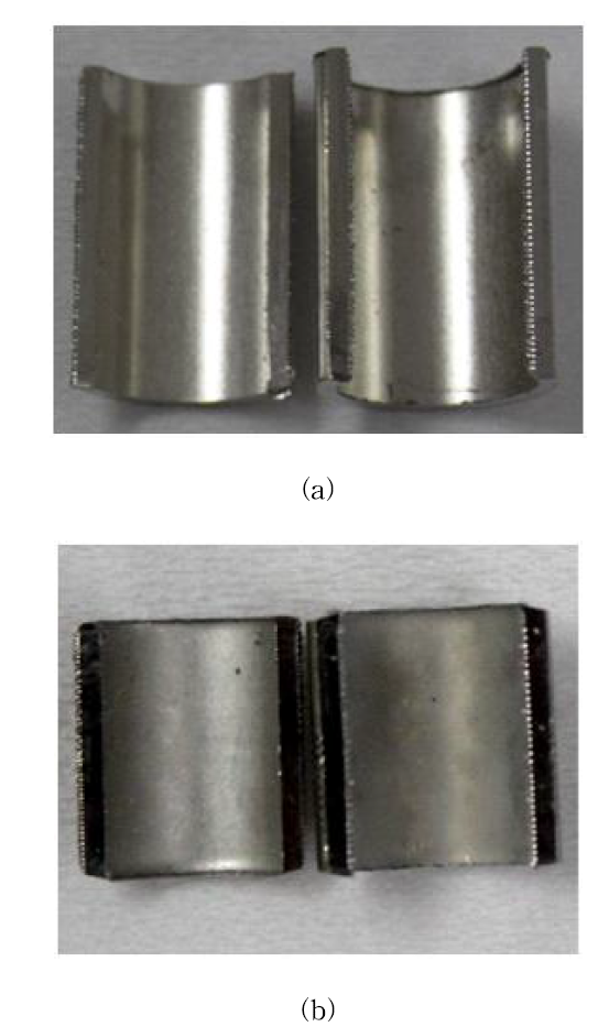 CHF 실험 후 튜브 안쪽 거시적 관찰: (a) Water, (b) Al2O3/water 나노유체