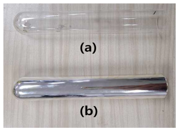 은코팅 전과 후의 상태 비교 (a) 은코팅 전 석영관, (b) 은코팅 후 석영관