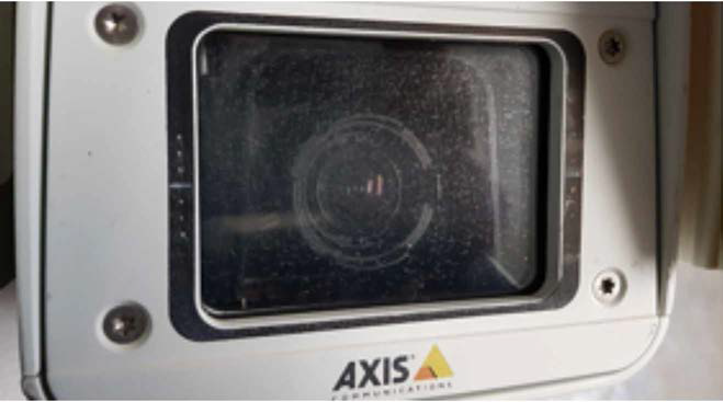 기존 CCTV 하우징의 윈도우로 뿌연 상태임